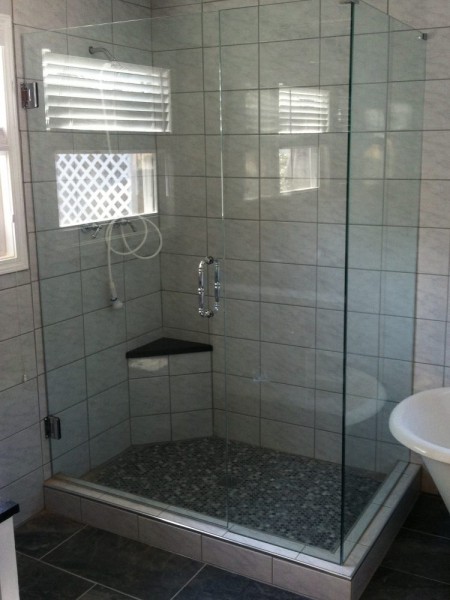 Frameless Shower Door 077