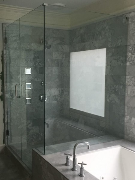 Frameless Shower Door 071